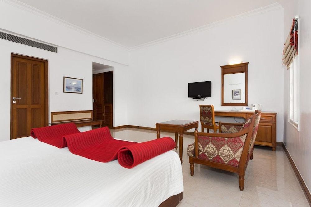 The Avenue Center Hotel Коччи Экстерьер фото