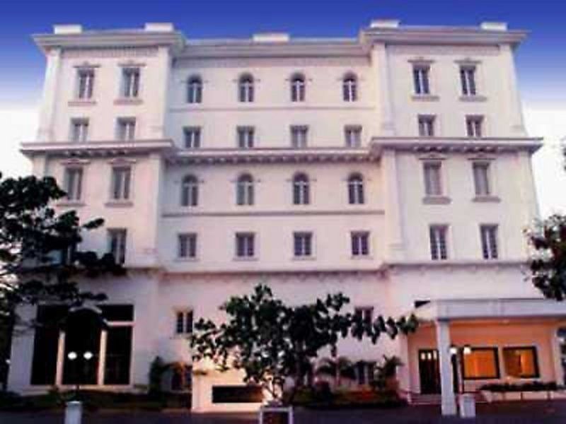 The Avenue Center Hotel Коччи Экстерьер фото