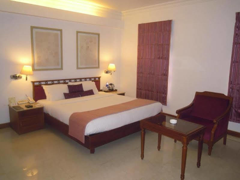 The Avenue Center Hotel Коччи Экстерьер фото
